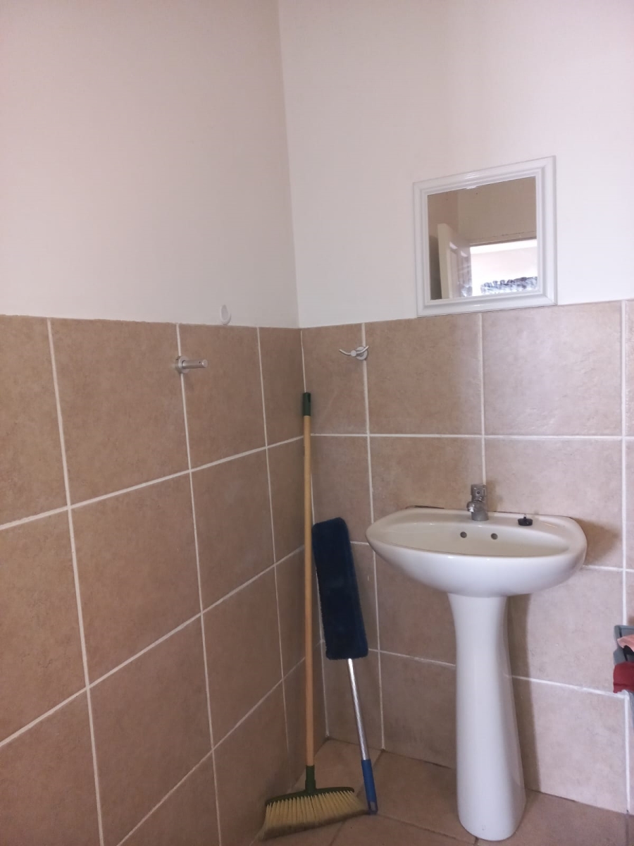 To Let 1 Bedroom Property for Rent in Newton Park Eastern Cape